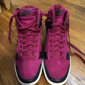 Women’s Nike wedged tennis shoes NWOT